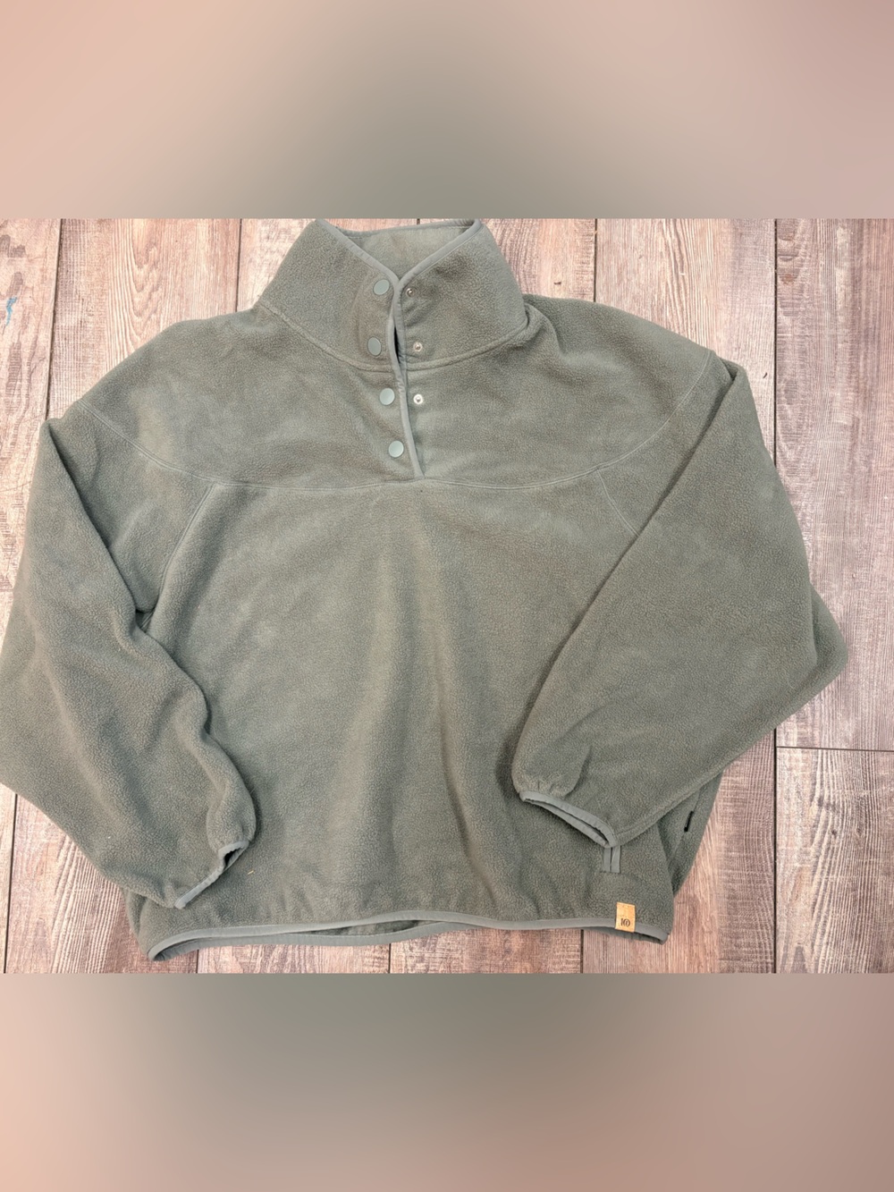 tentree women’s XL MicroFleece 1/4 Snap
Recycled sweater Greyish Green